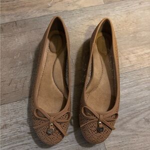 Giani Bernini Tan Flats with Bow Detail